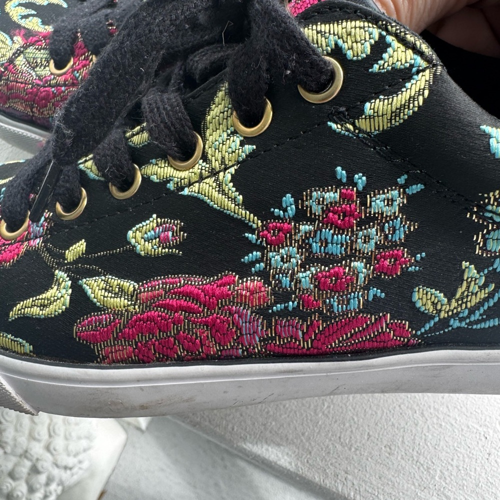 Guess Black Sneakers with Floral brocade Asian inspired Accents 8 - Picture 10 of 12